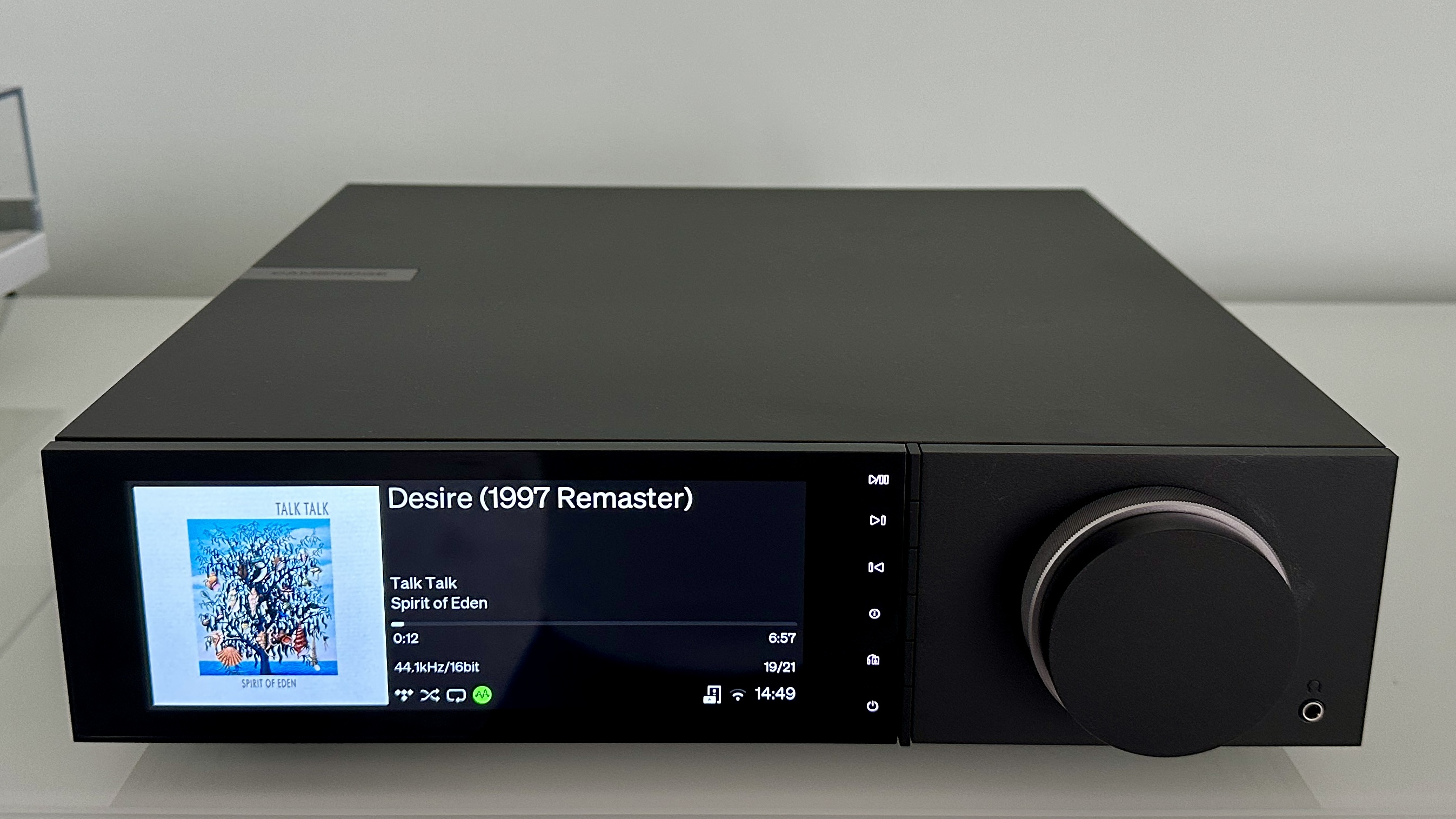 The Cambridge Evo 150 SE on a gray hi-fi rack, showing the color screen, grilles and ports