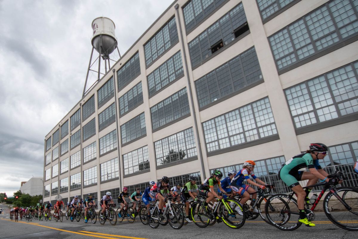 The women get strung out again during the criterium