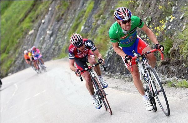 Evans and Leipheimer ahead but the others clawed their way back into the race.