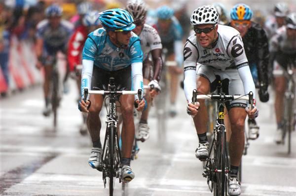 Peter Velits (Team Milram) edges out Thor Hushovd (Cervelo TestTeam) to take fifth