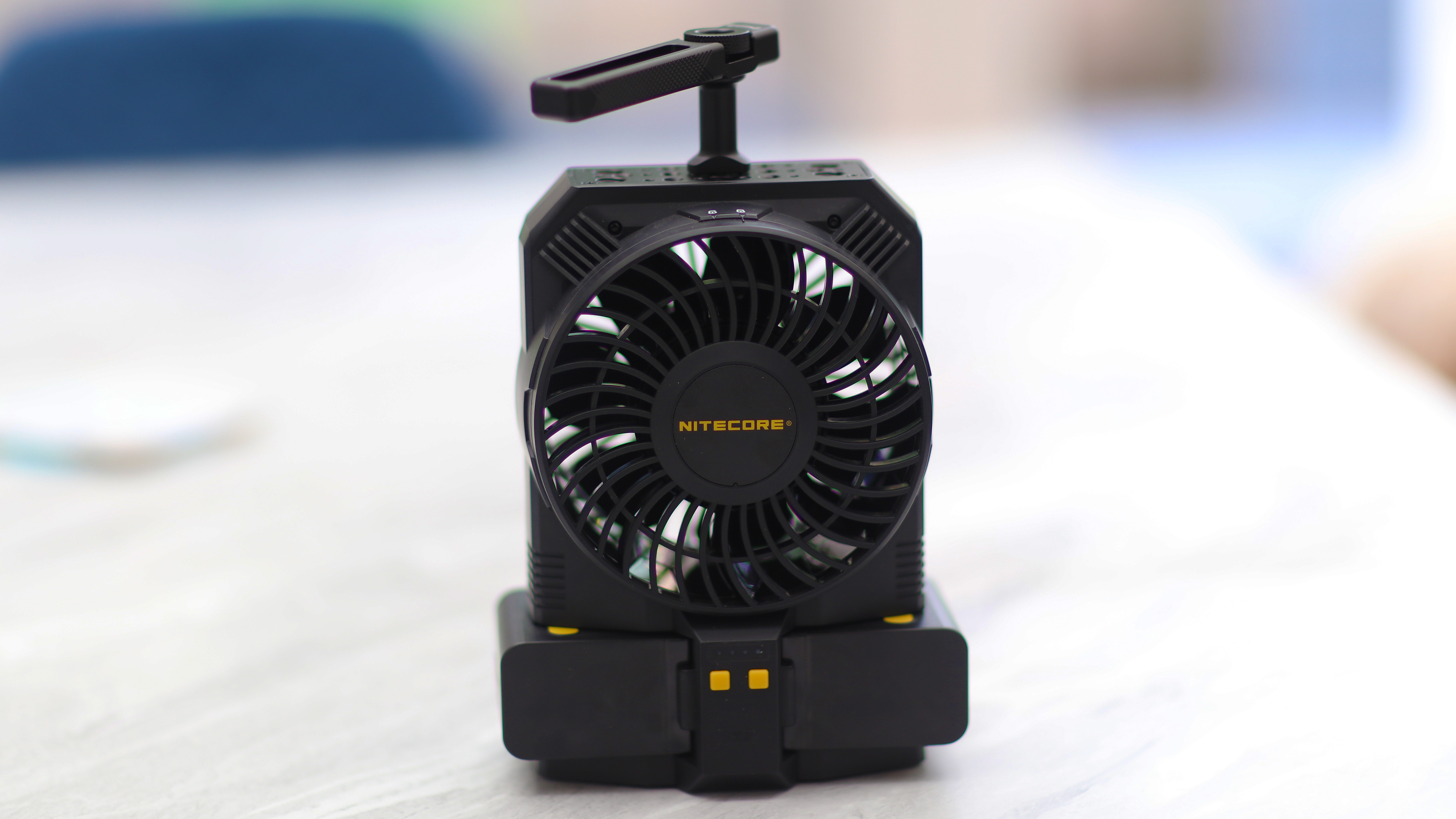 Nitecore CineWind CW30 Tragbares Studio Wind Hair Fan Gebläse,  Windgeschwindigkeit von 46 km/h, mit 10 Stufen einstellbarem Wind,  angetrieben durch NP-F-Batterien, vielseitige: Tests, Infos &  Preisvergleich