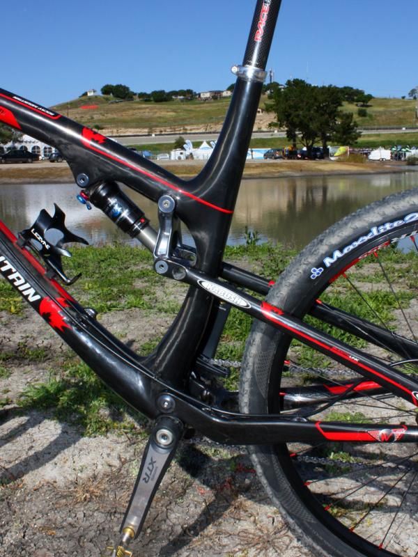 Mounting the front derailleur directly to the swingarm allows for a bigger and more curvaceous seat tube.