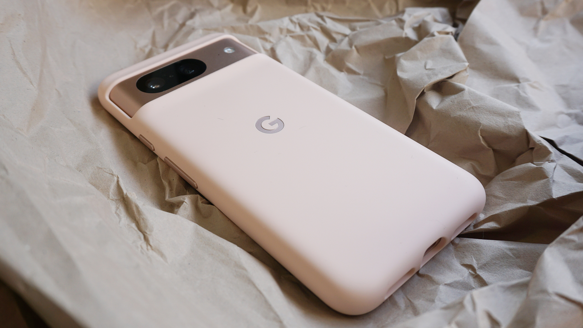 Google Pixel 8 review back angled case