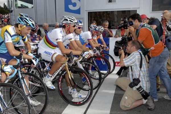 World champion Alessandro Ballan (Lampre) attracts some media attention on the start line.