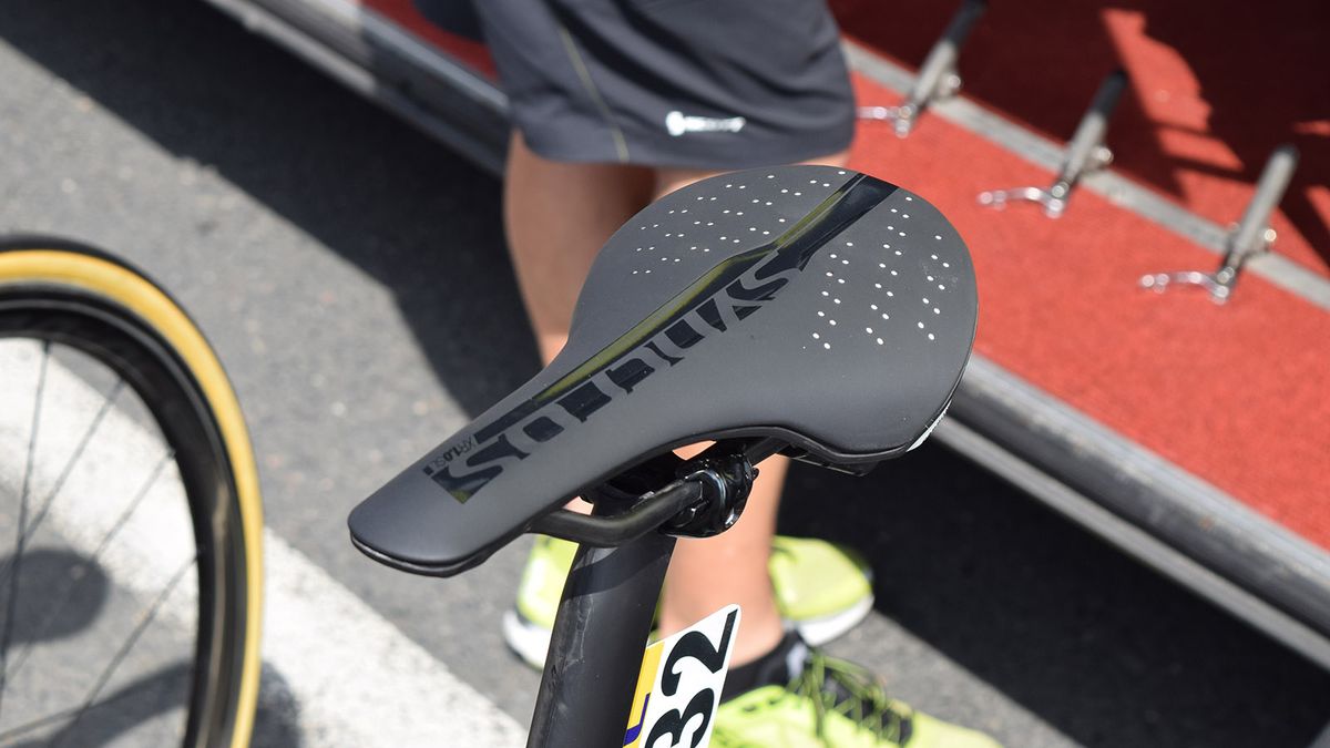 Several Mitchelton-Scott riders used Syncros XR1.0 SL saddles