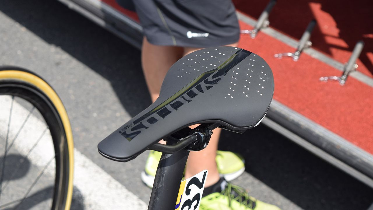Several Mitchelton-Scott riders used Syncros XR1.0 SL saddles