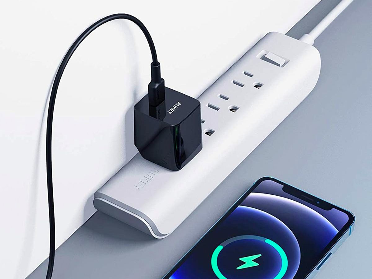 Aukey Minima Usb C Charger Hero