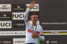 Tom Pidcock on the podium at the 2024 MTB World Championships