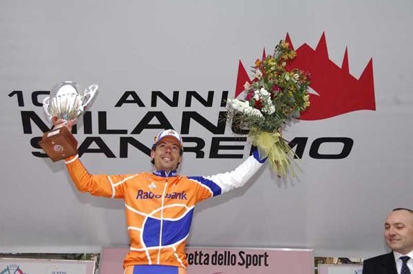 Flowers and Trophy for Spaniard Oscar Freire (Rabobank)