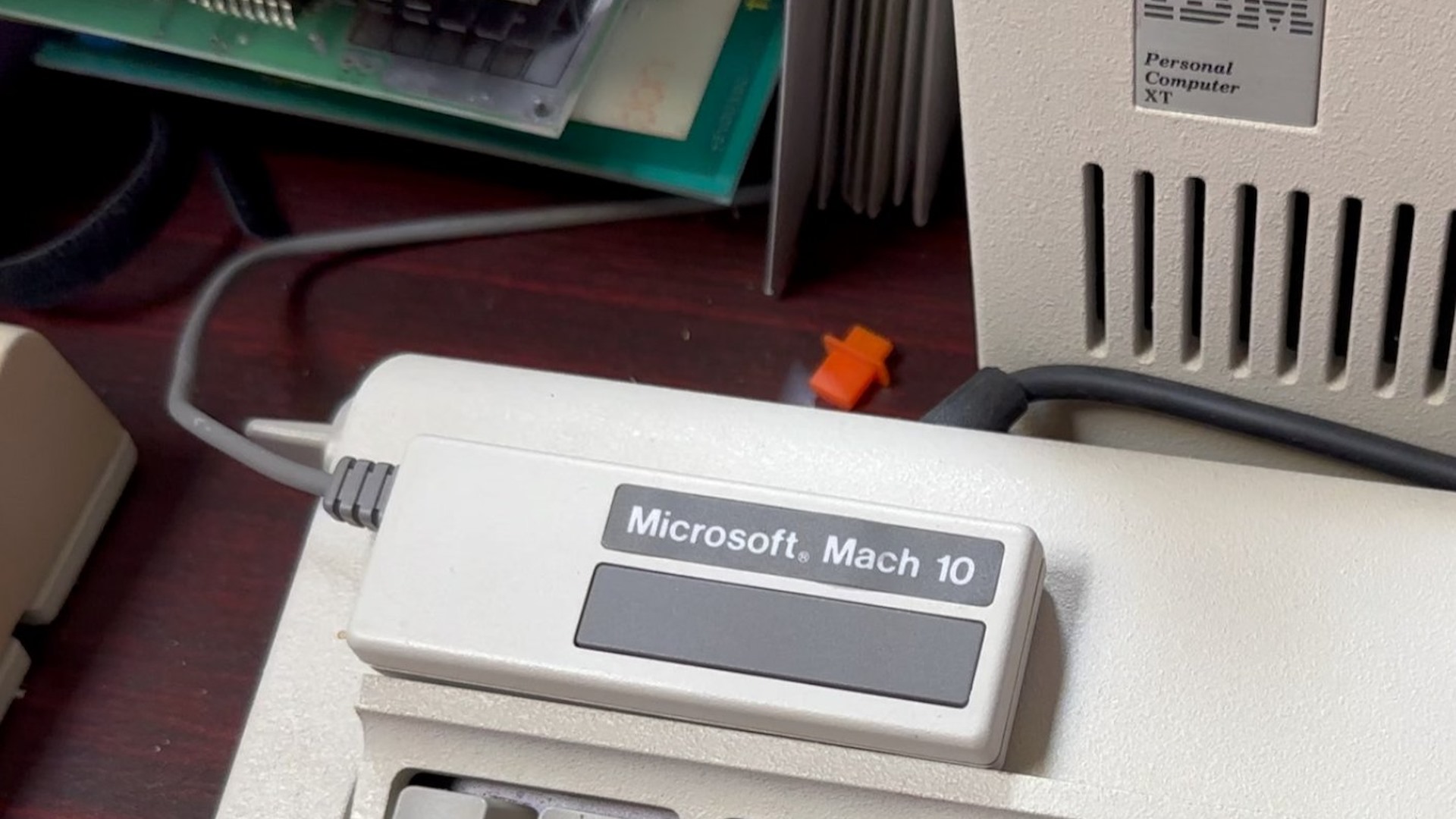 A photograph of the Microsoft Mach 10&#039;s turbo switch.