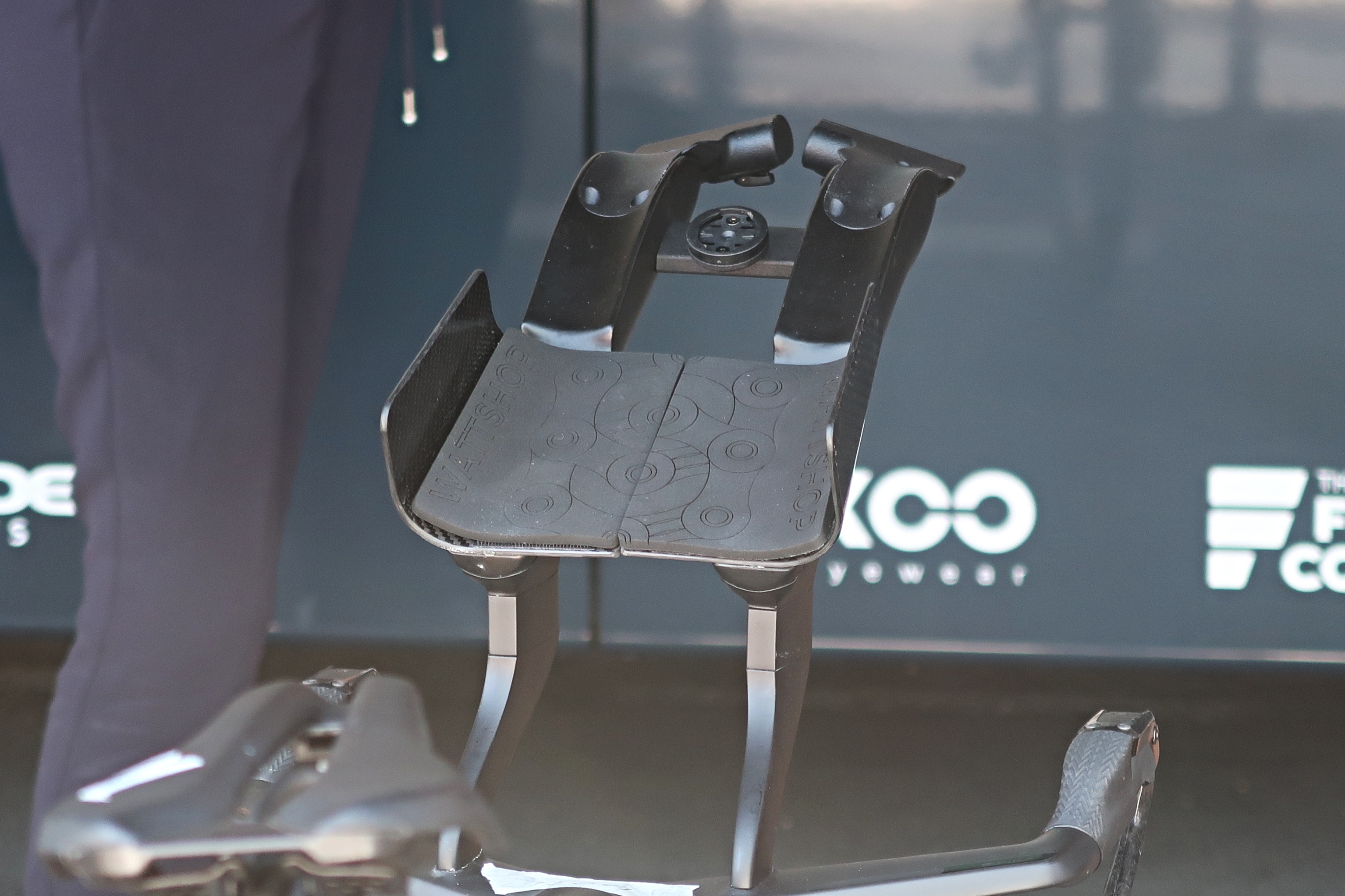 Time trial extensions with single-sided arm rests