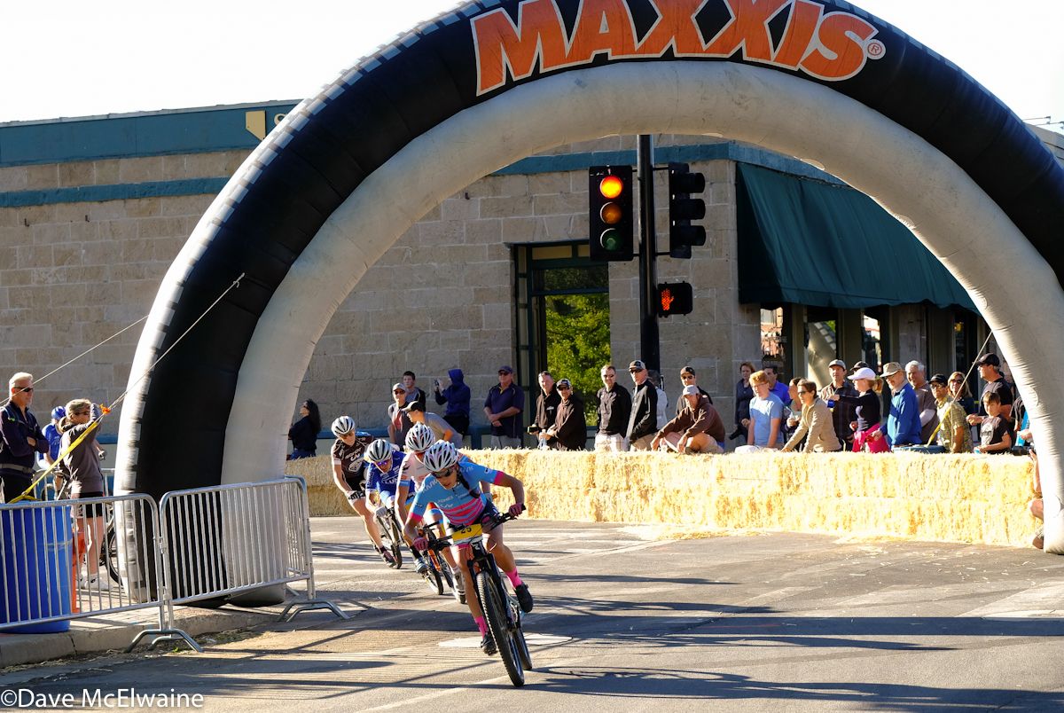 Courtenay McFadden (American Classic) leads Grant, Nash, and Beisel through one of the 8 corners
