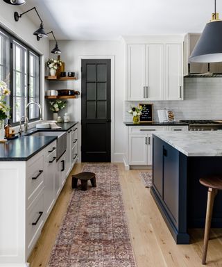 Kitchen with two-tone kitchen countertops in black and white