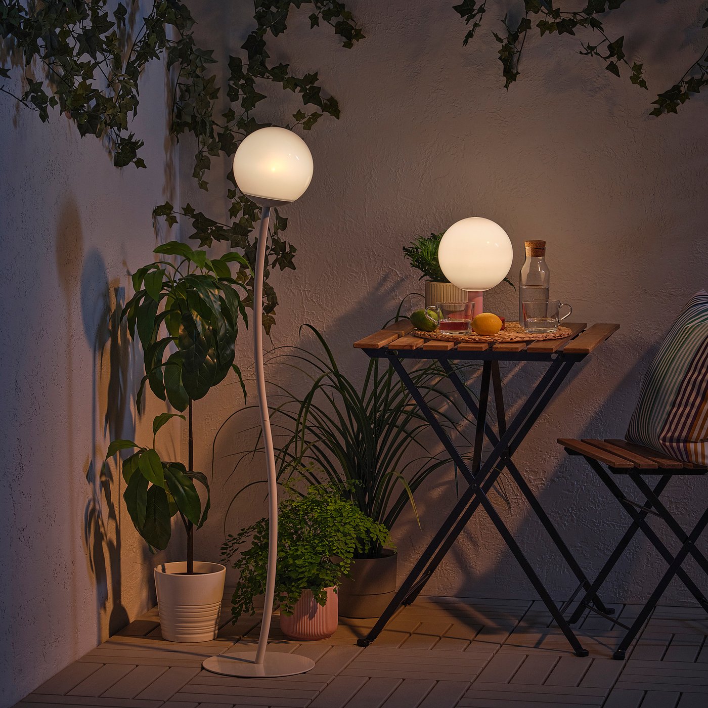 Solvinden Floor Lamp - Solar-Powered/outdoor Beige