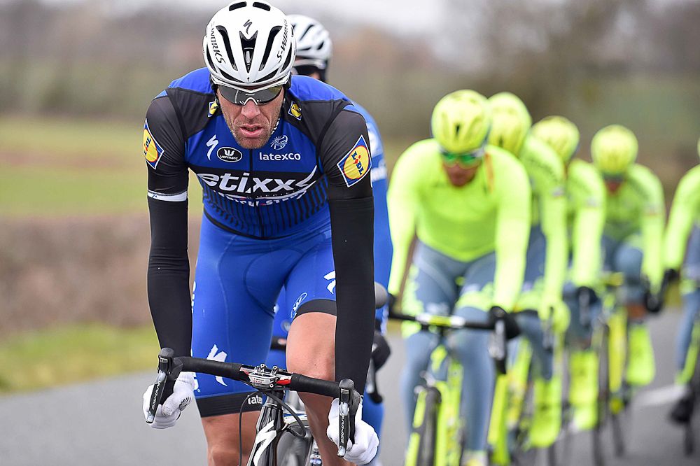 Etixx-QuickStep's Stijn Vandenbergh works to pull back the break.