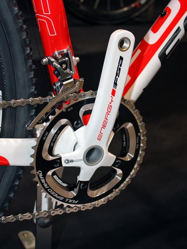FSA has provided Focus with custom finished BB30-compatible versions of its hollow-forged Energy aluminum crankset for the Mares range of 'cross bikes.