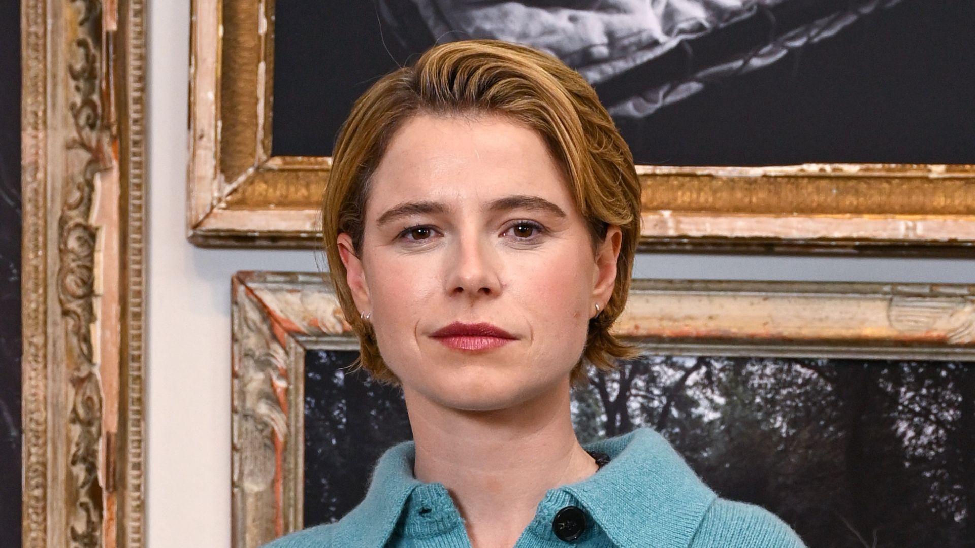 Jessie Buckley wearing barrel leg jeans and teal cardigan