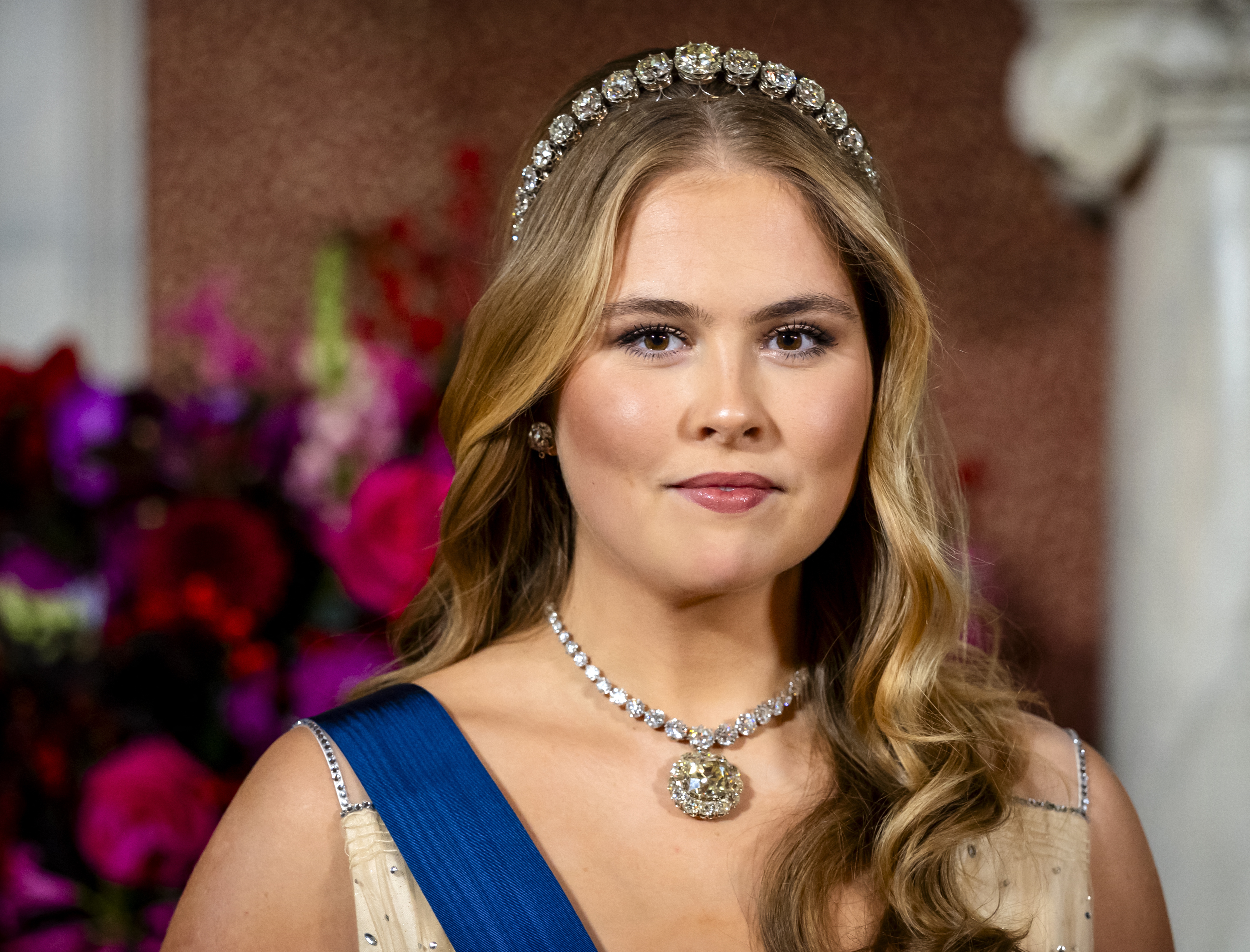 Princess Catharina-Amalia wearing a huge diamond necklace and tiara
