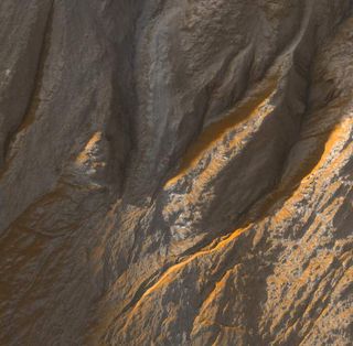 Gully Gazing: Scientists Search for Flowing Water on Mars