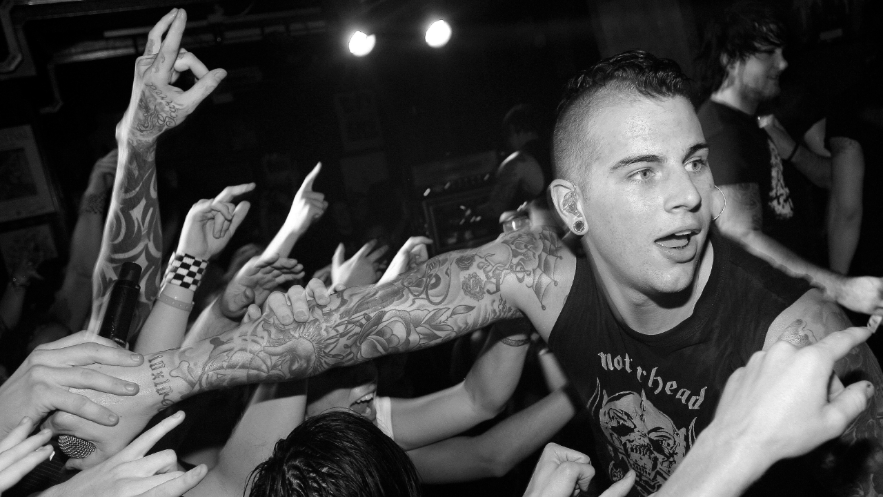 M Shadows of Avenged Sevenfold onstage in 2007