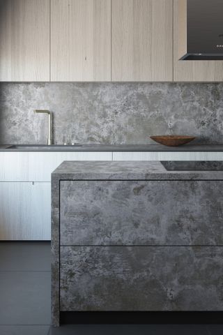 Concrete effect backsplash and worktops in a kitchen
