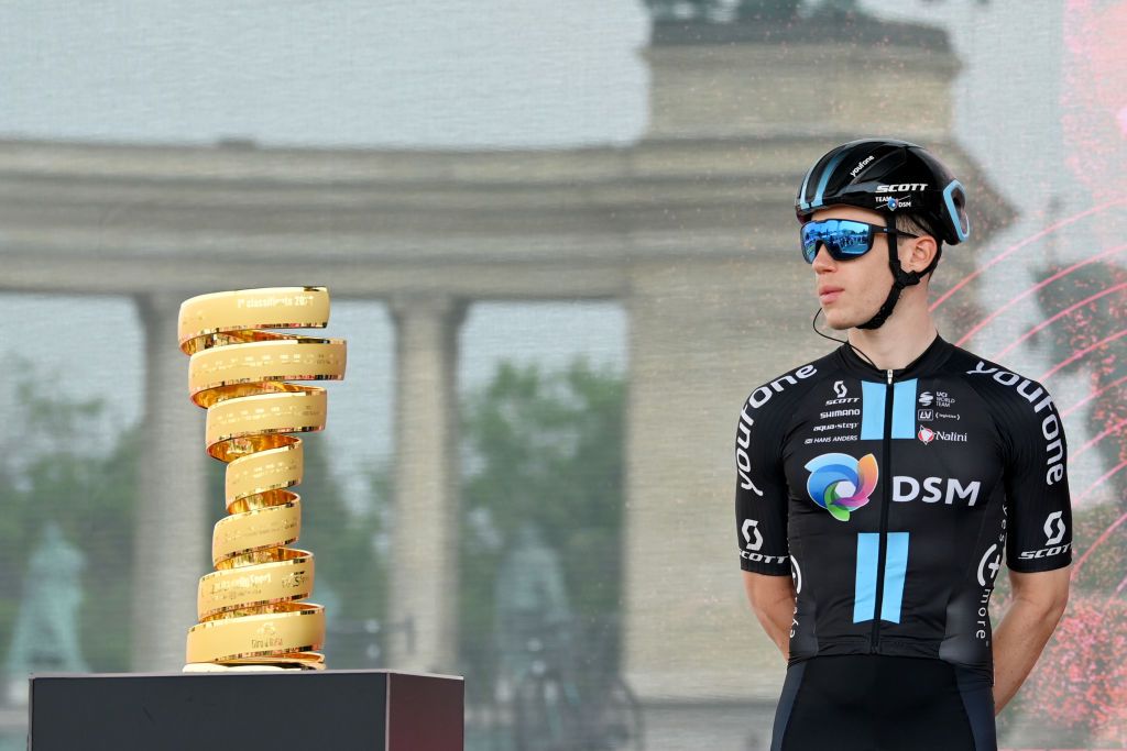 VISEGRAD HUNGARY MAY 06 Thymen Arensman of Netherlands and Team DSM during the 105th Giro dItalia 2022 Stage 1 a 195km stage from Budapest to Visegrd 337m Giro WorldTour on May 06 2022 in Visegrad Hungary Photo by Stuart FranklinGetty Images