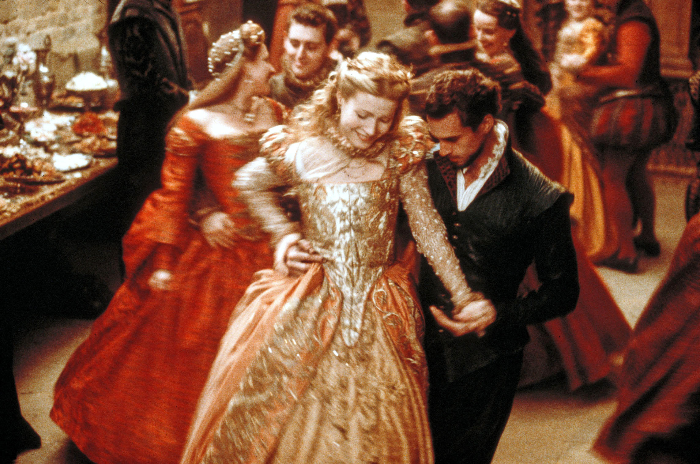Gwyneth Paltrow and Joseph Fiennes dancing in Shakespeare in Love 1998