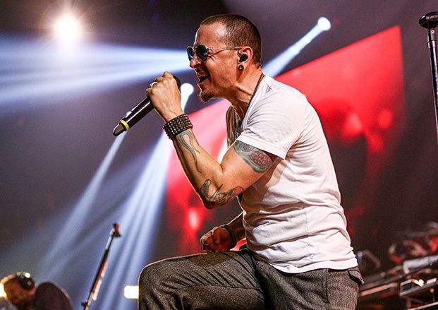 Chester Bennington Lead Singer Of Linkin Park Dead At 41 Guitar World