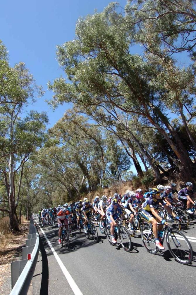 Soaring temperatures and blue skies greeted the Tour Down Under peloton.
