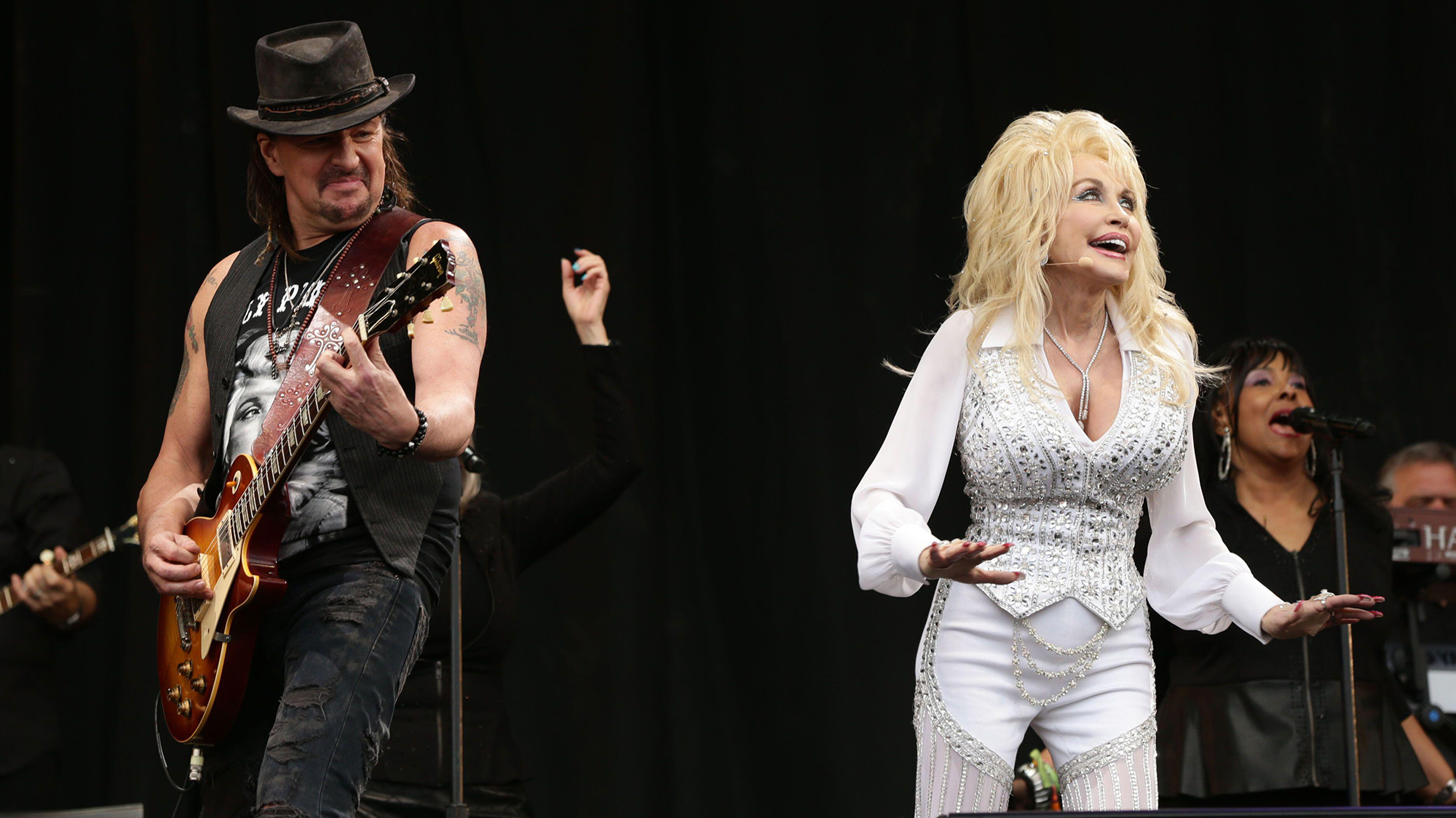 Dolly Parton with guest Richie Sambora performing on the Pyramid Stage at the Glastonbury Festival, at Worthy Farm in Somerset.