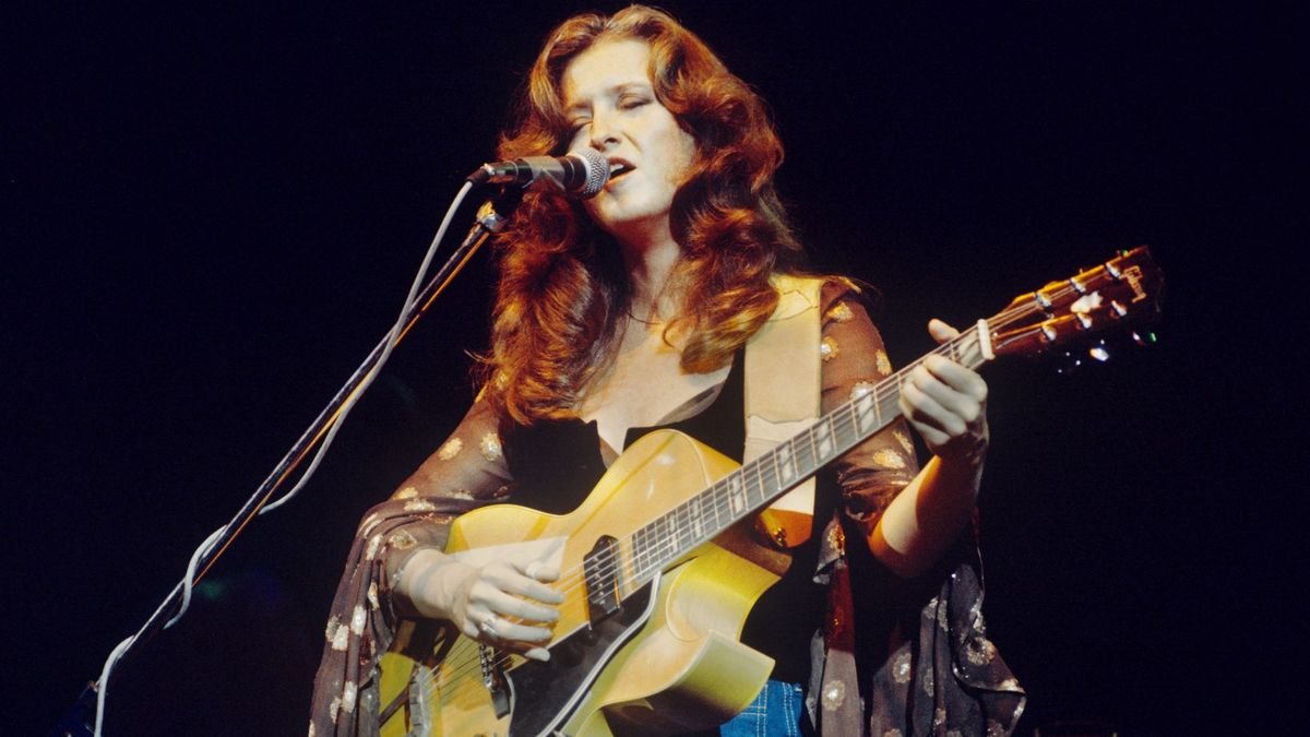 Bonnie Raitt performs live in Amsterdam, Netherlands in 1976