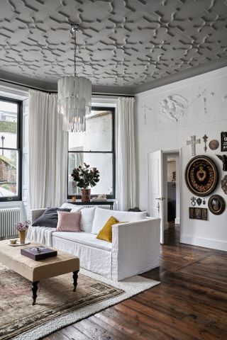 White living room with grey ceiling