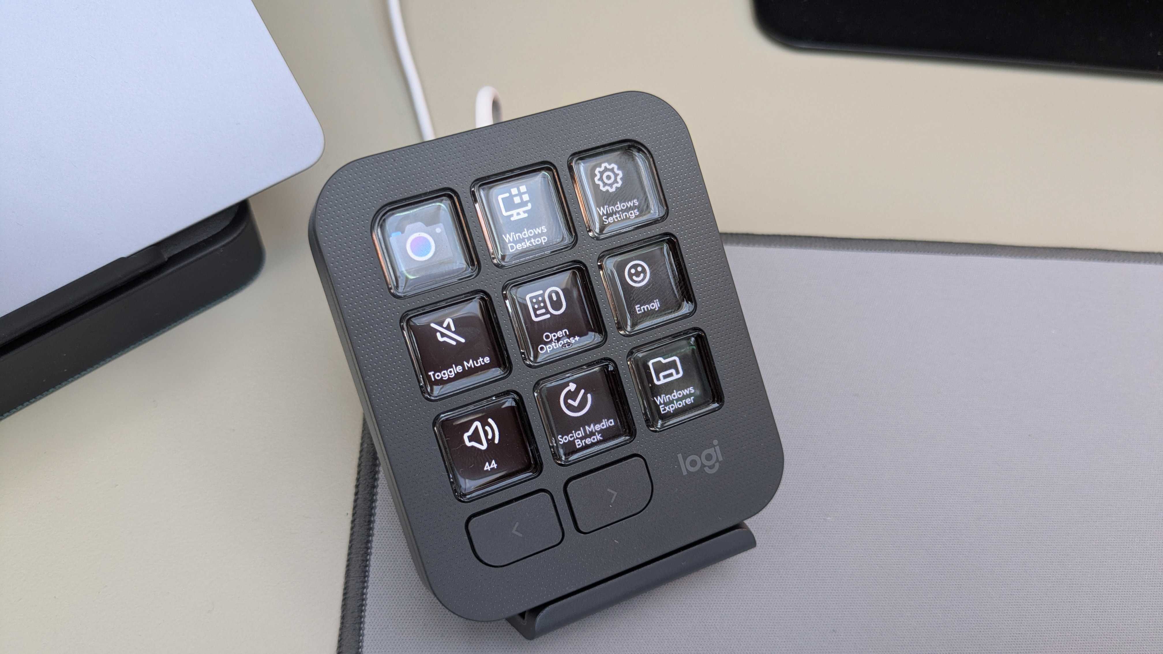 Logitech&#039;s MX Creative Console device