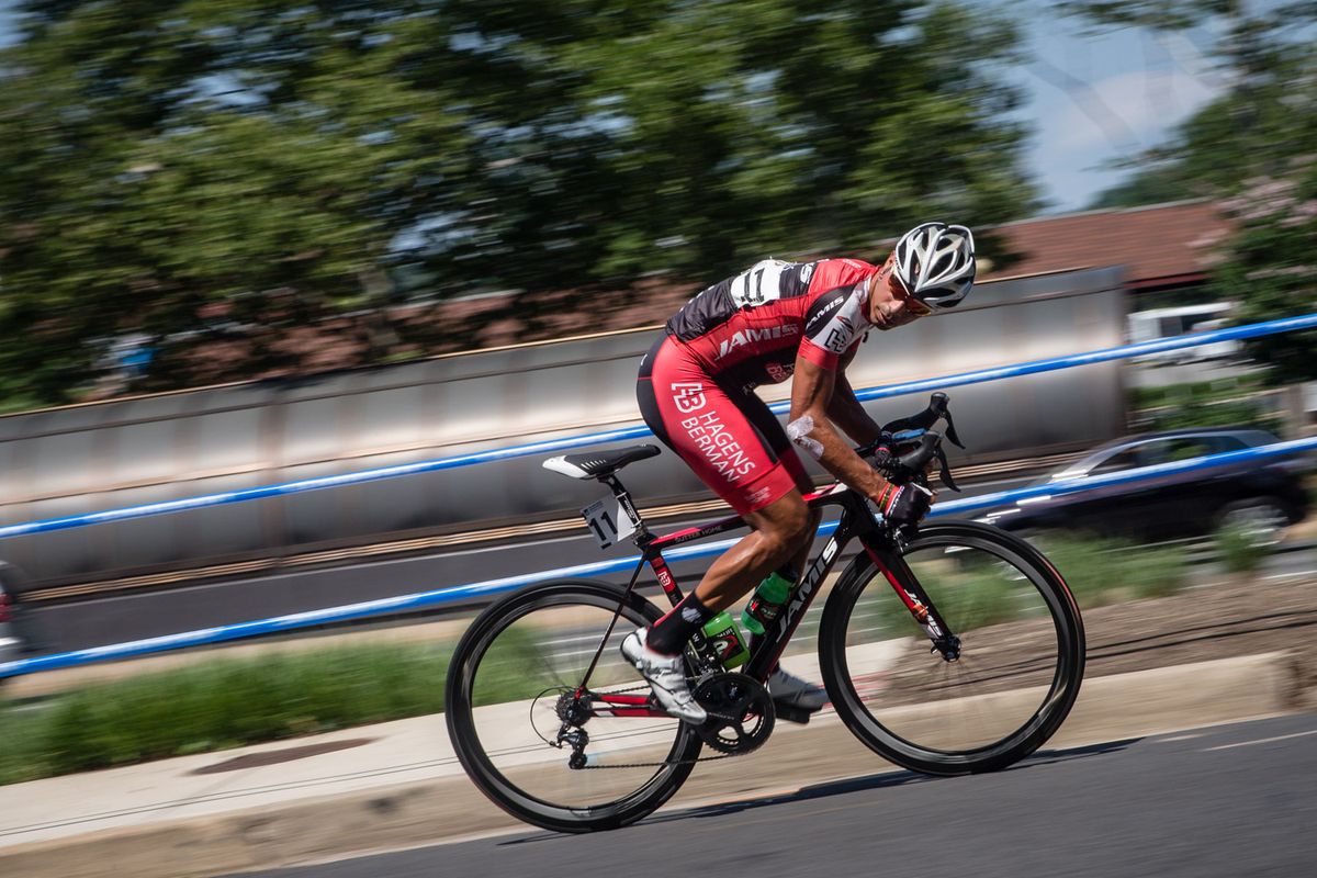 Luis Amaran (Jamis) launches an attack