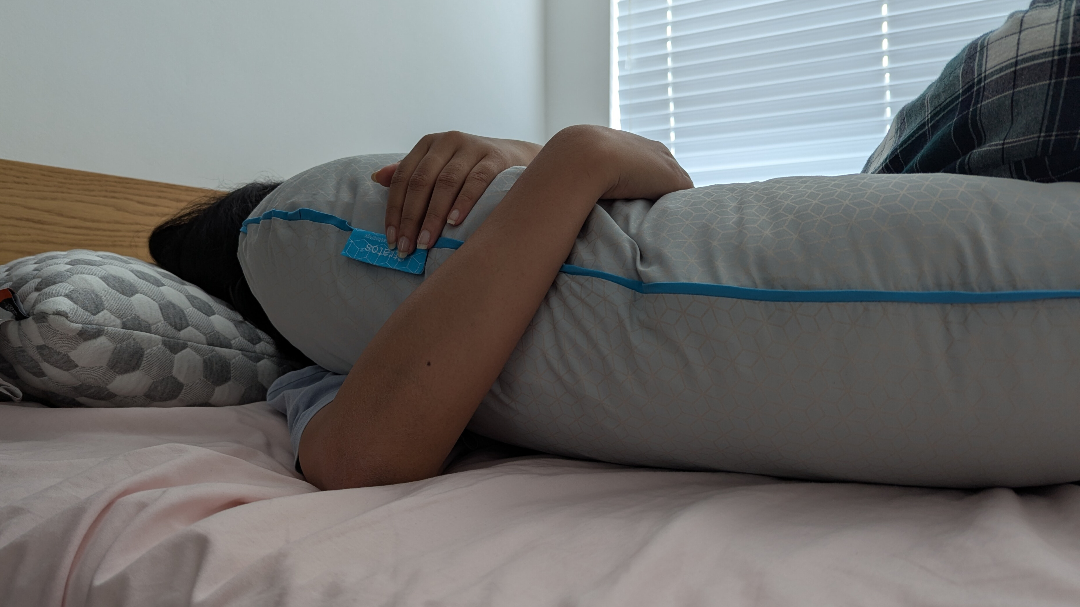 Person in bed hugging the Simba Body Pillow