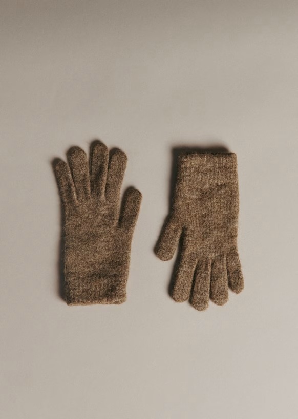 S&amp;egrave;zane, Owen Gloves