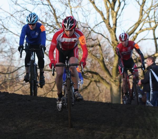 Riders chasing the leaders