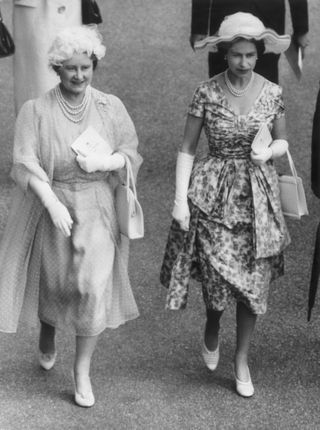 queen elizabeth best fashion 1960