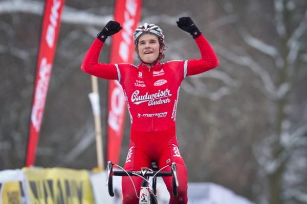 Jakub Sk&aacute;la (Cyklo Team Budvar T&aacute;bor) celebrates his victory in the Czech Republic's junior men's 'cross championship.