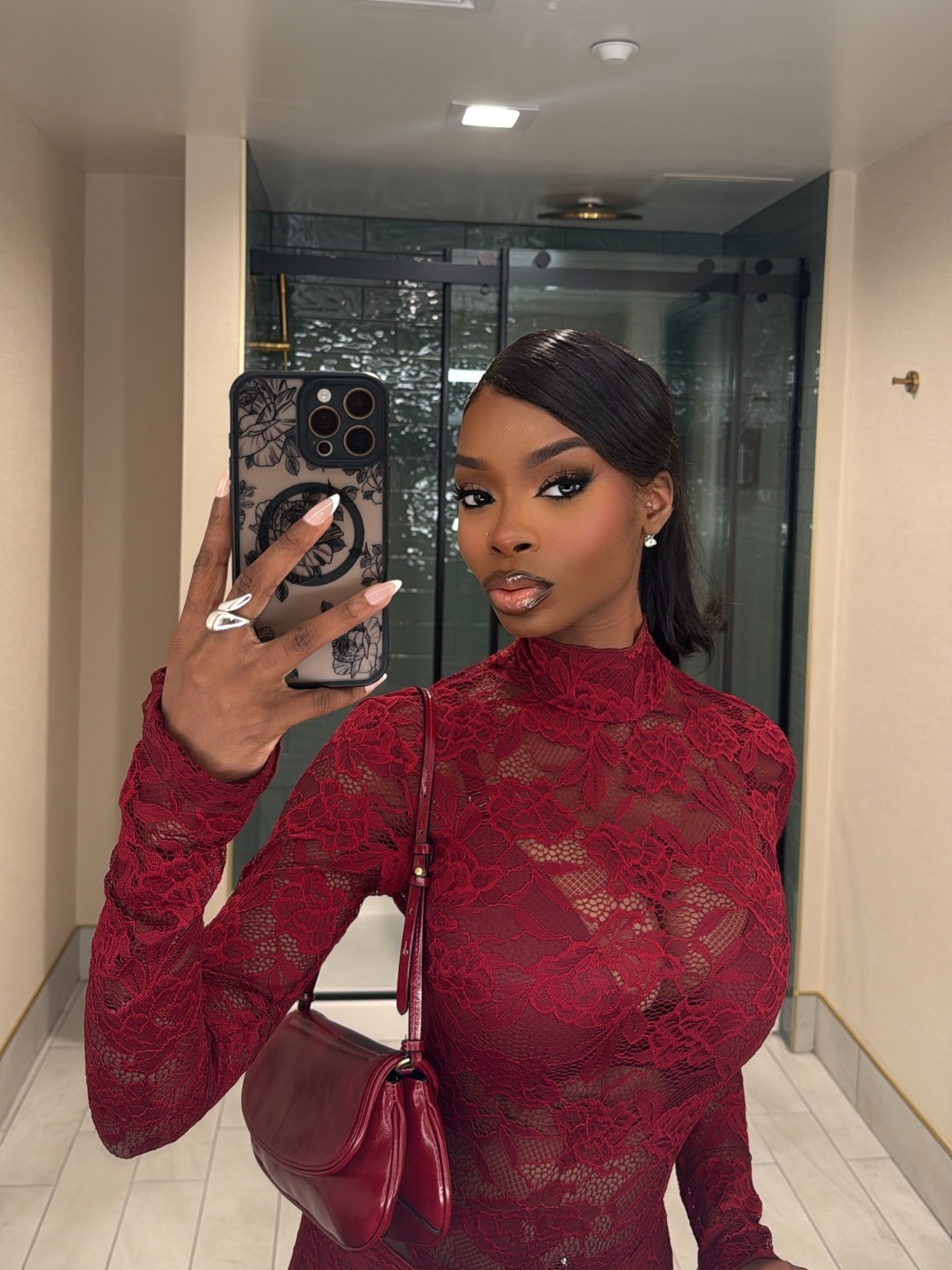 A mirror selfie of Olandria Carthen.