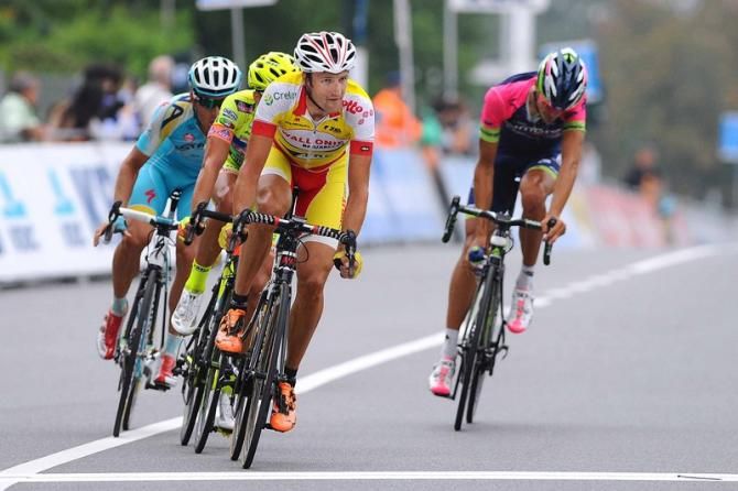 S&eacute;bastien Delfosse (Wallonie-Bruxelles) leads the breakaway through a corner