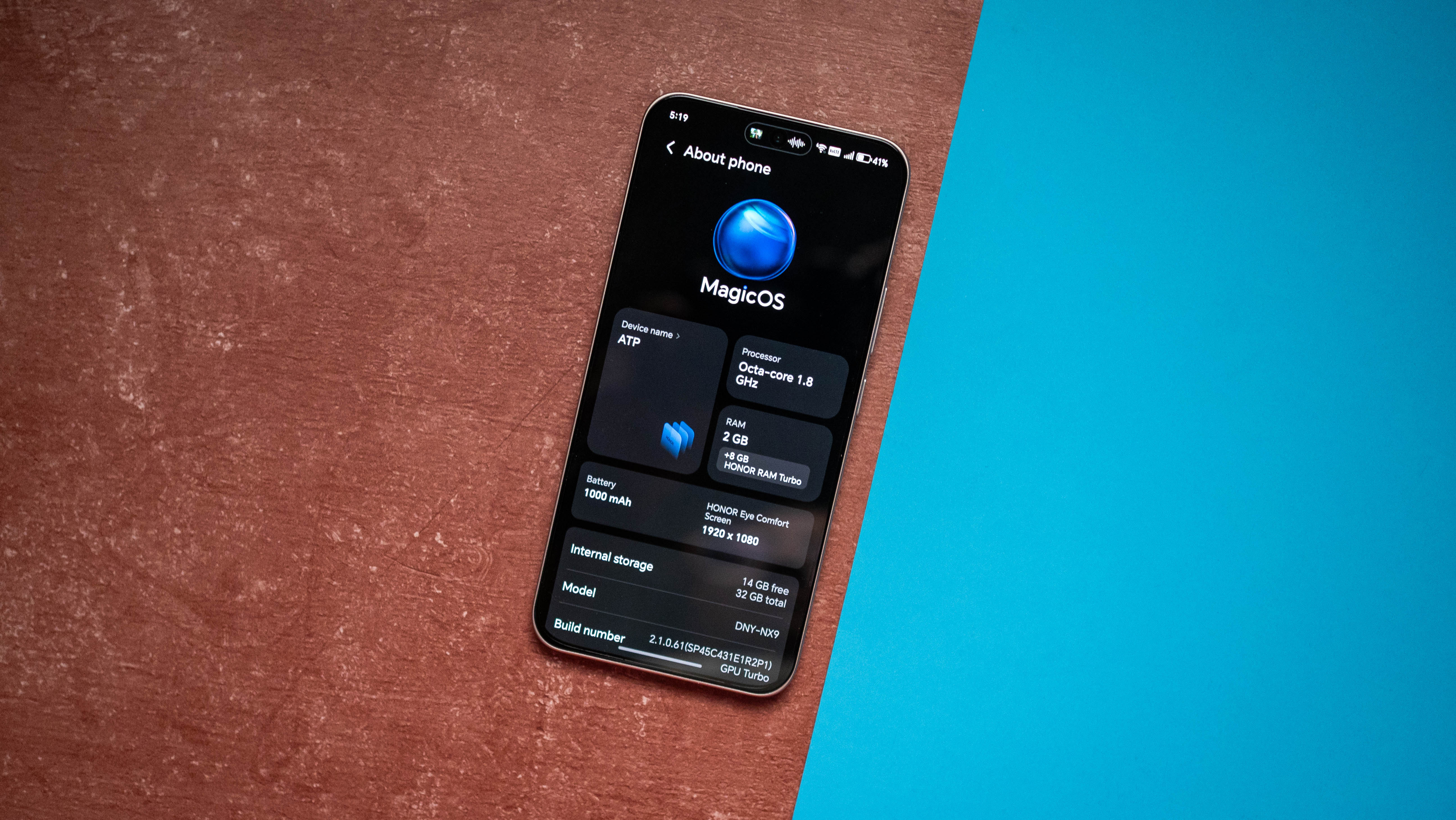 Honor 400 about section detailing the phone's internals