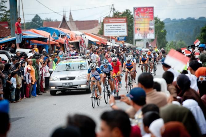 During stage2 of Tour de Singkarak 2013, Payakumbuh to Singkarak