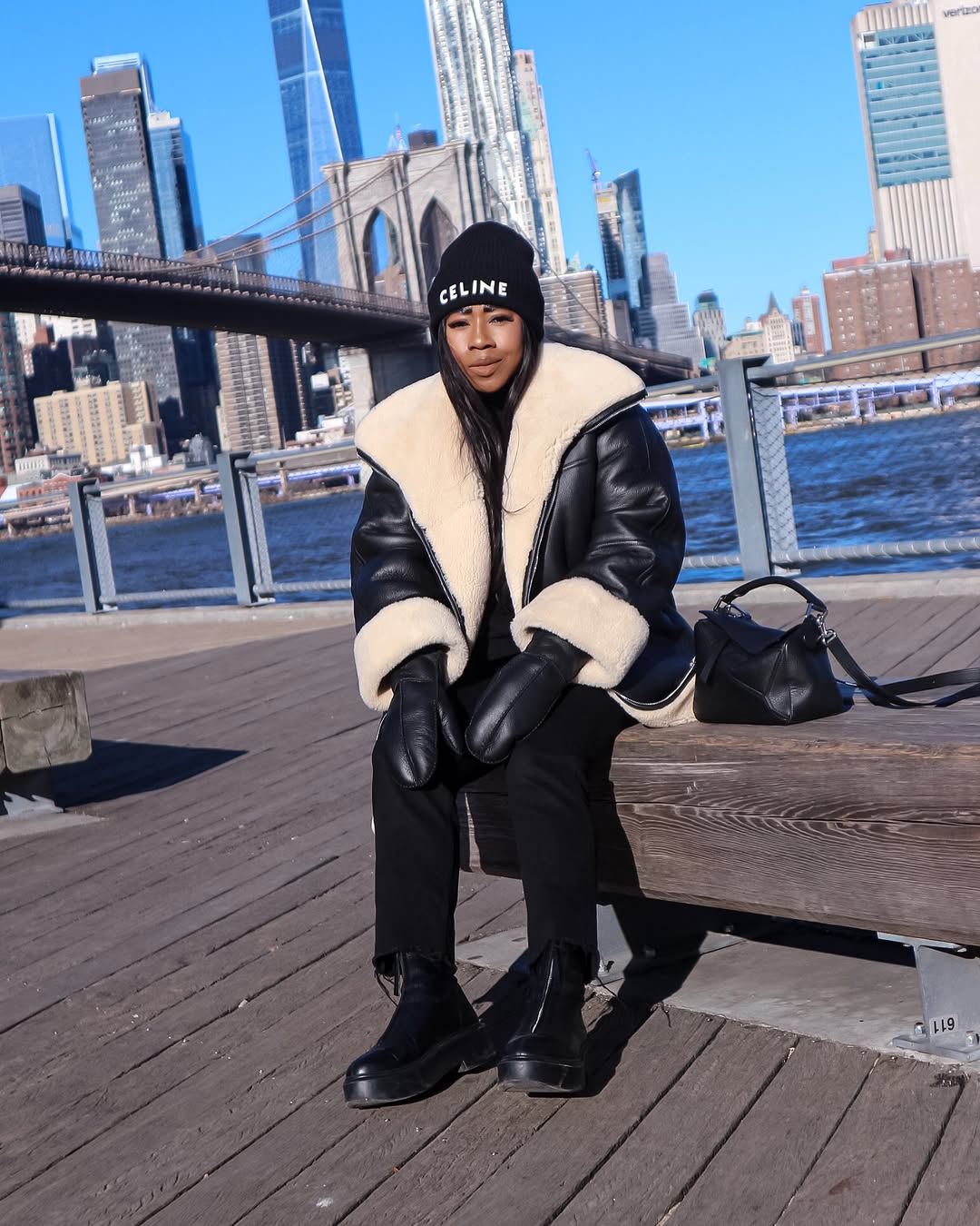 Influencer styling black boots