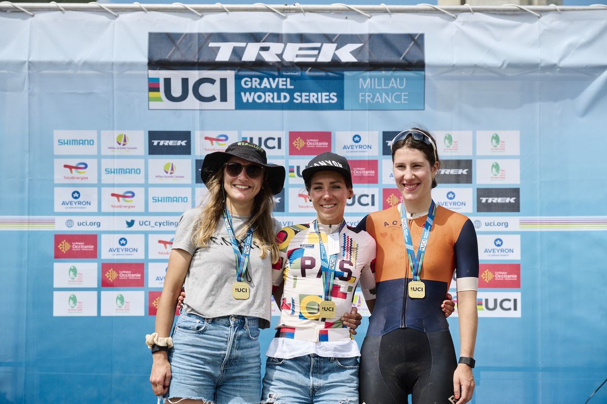 Women's Podium, winner Carolin Schiff in centre