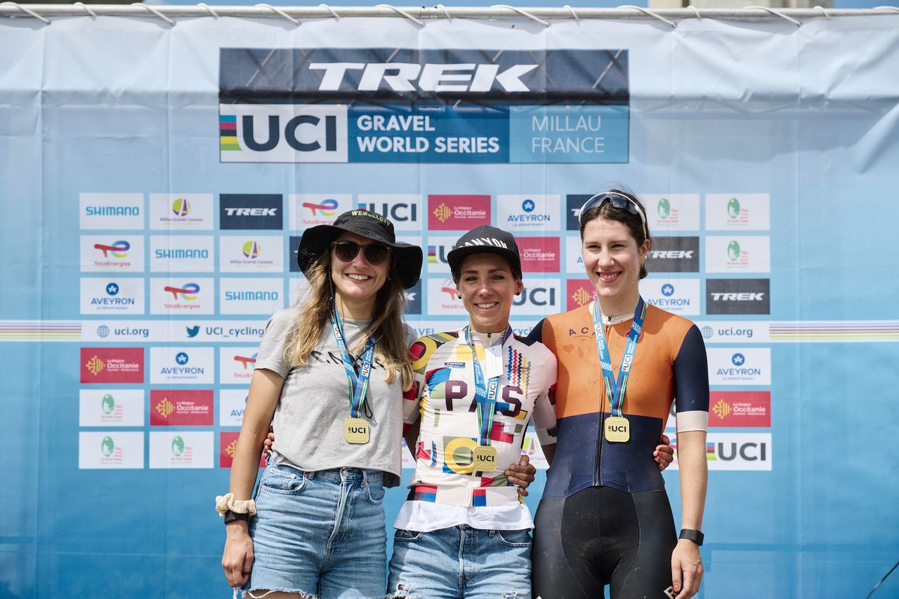 Women's Podium, winner Carolin Schiff in centre