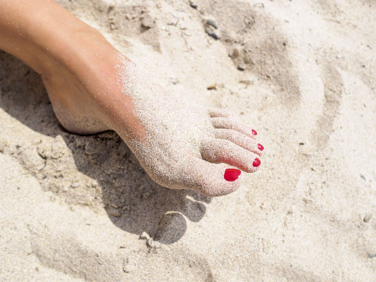 This Simple Trick Will Help You Get The Sand Off Your Feet This Summer 1064