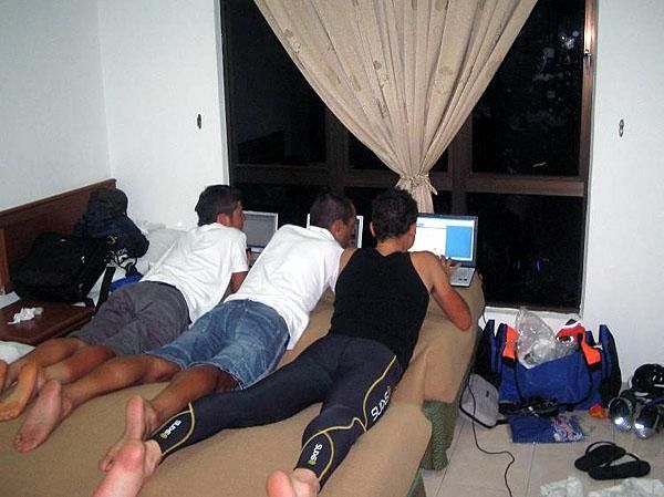 The Boyz found some free wireless.