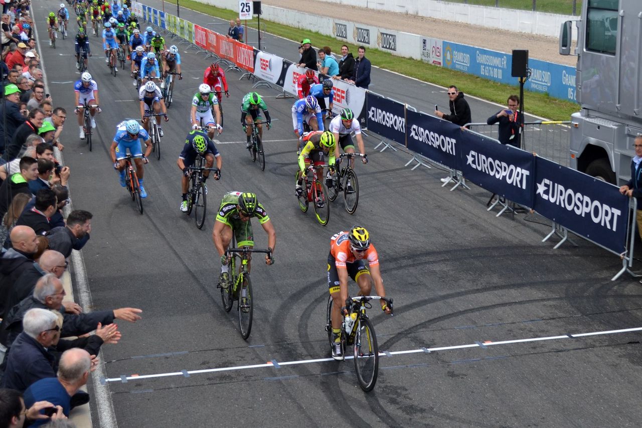 Bryan Coquard takes the victory