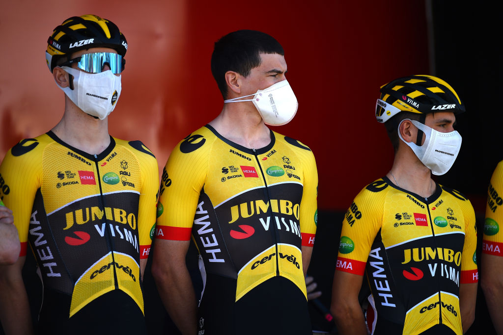 The Jumbo-Visma team at the sign-on of stage 3 of the Volta a la Comunitat Valenciana